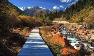 四川达古冰川下雪